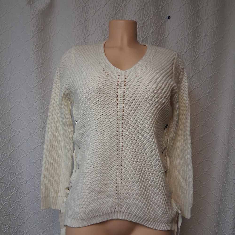 John + Jenn Cream V-Neck Sweaterwomen Size M